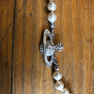 Authentic Vivienne Westwood Pearl choker NWT, comes w OG box, bag, receipt